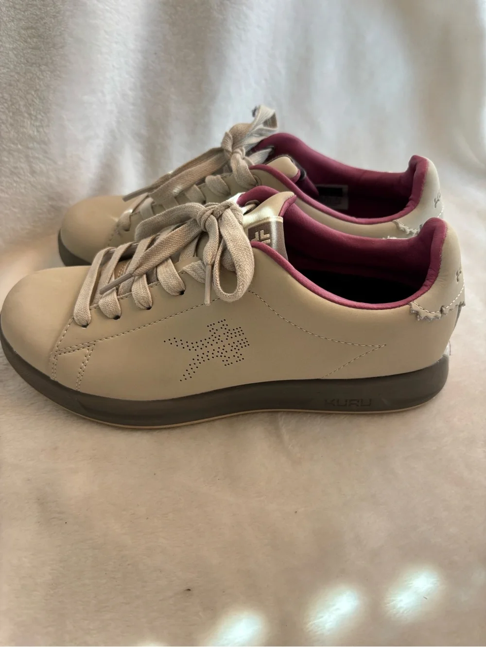 Kuru Roam Classic Court Women’s Sneakers‎ Size 7.5